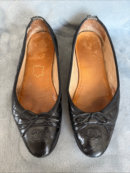 CHANEL Shoes - CHANEL Black Leather Ballet Flats